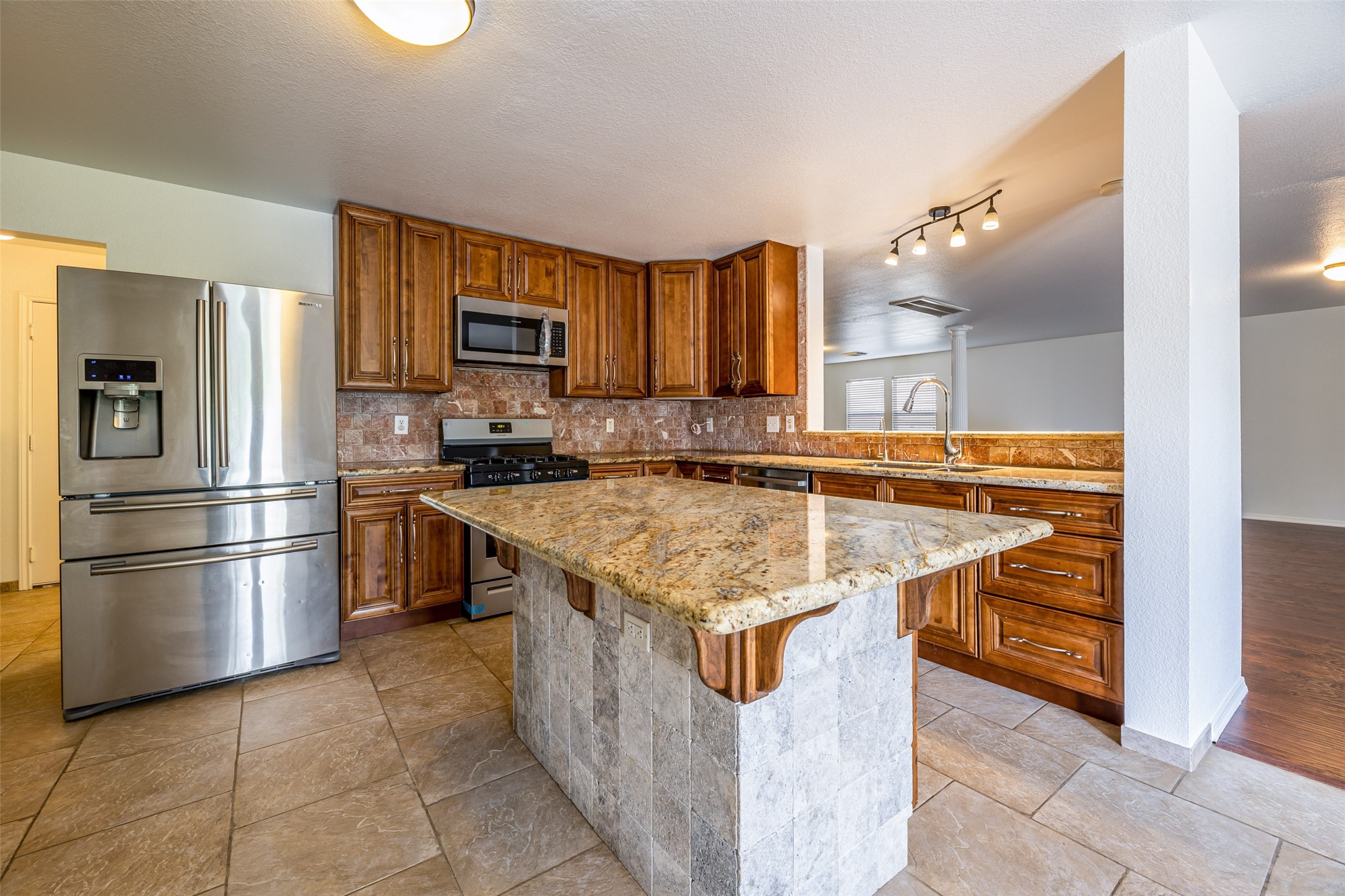 19827 Rustic Lake Lane Cypress, TX 77433 - Photo 11 of 47