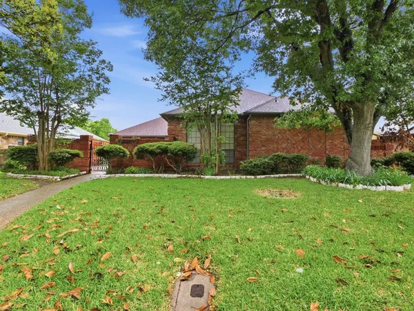 $2,850 | 10211 Shadow Way, Dallas, TX 75243