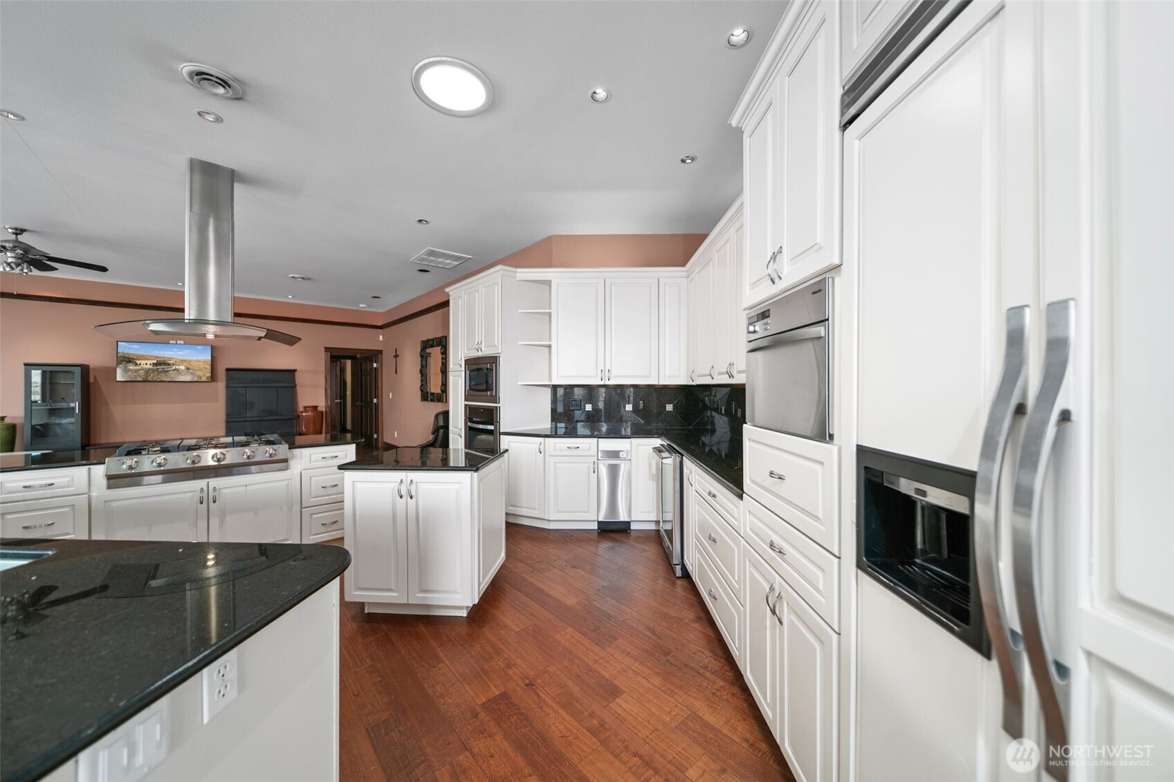 25 Mansfield Road Quincy, WA 98848 - Photo 15 of 40 a kitchen with stainless steel appliances kitchen island granite countertop a stove a sink and a refrigerator