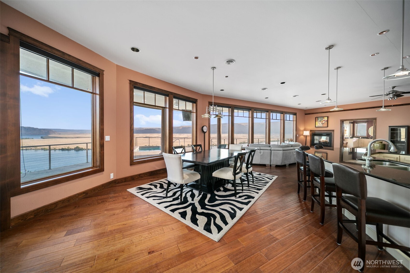 25 Mansfield Road Quincy, WA 98848 - Photo 18 of 40 a living room with furniture a large window and wooden floor