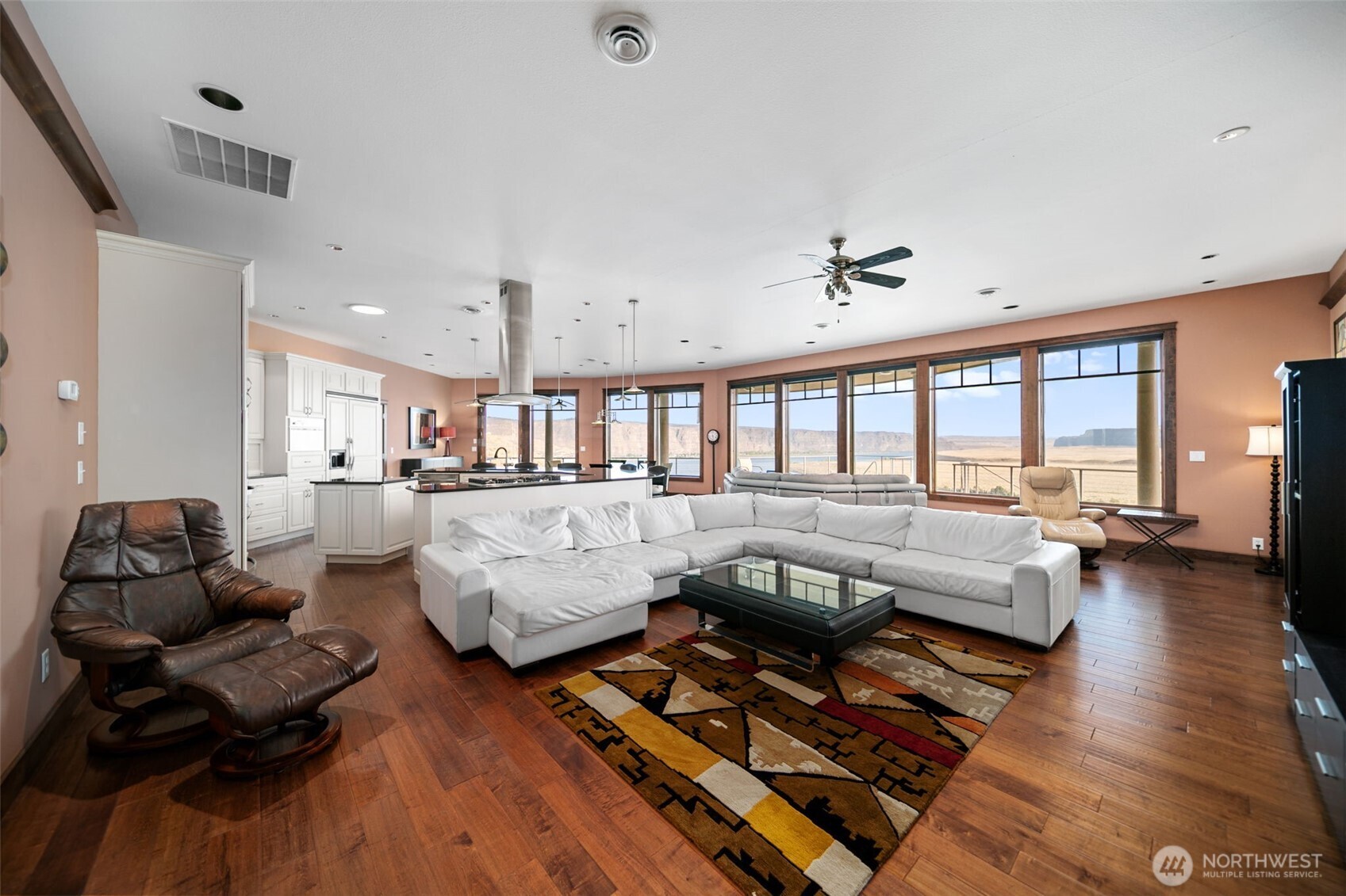 25 Mansfield Road Quincy, WA 98848 - Photo 19 of 40 a living room with furniture and a wooden floor