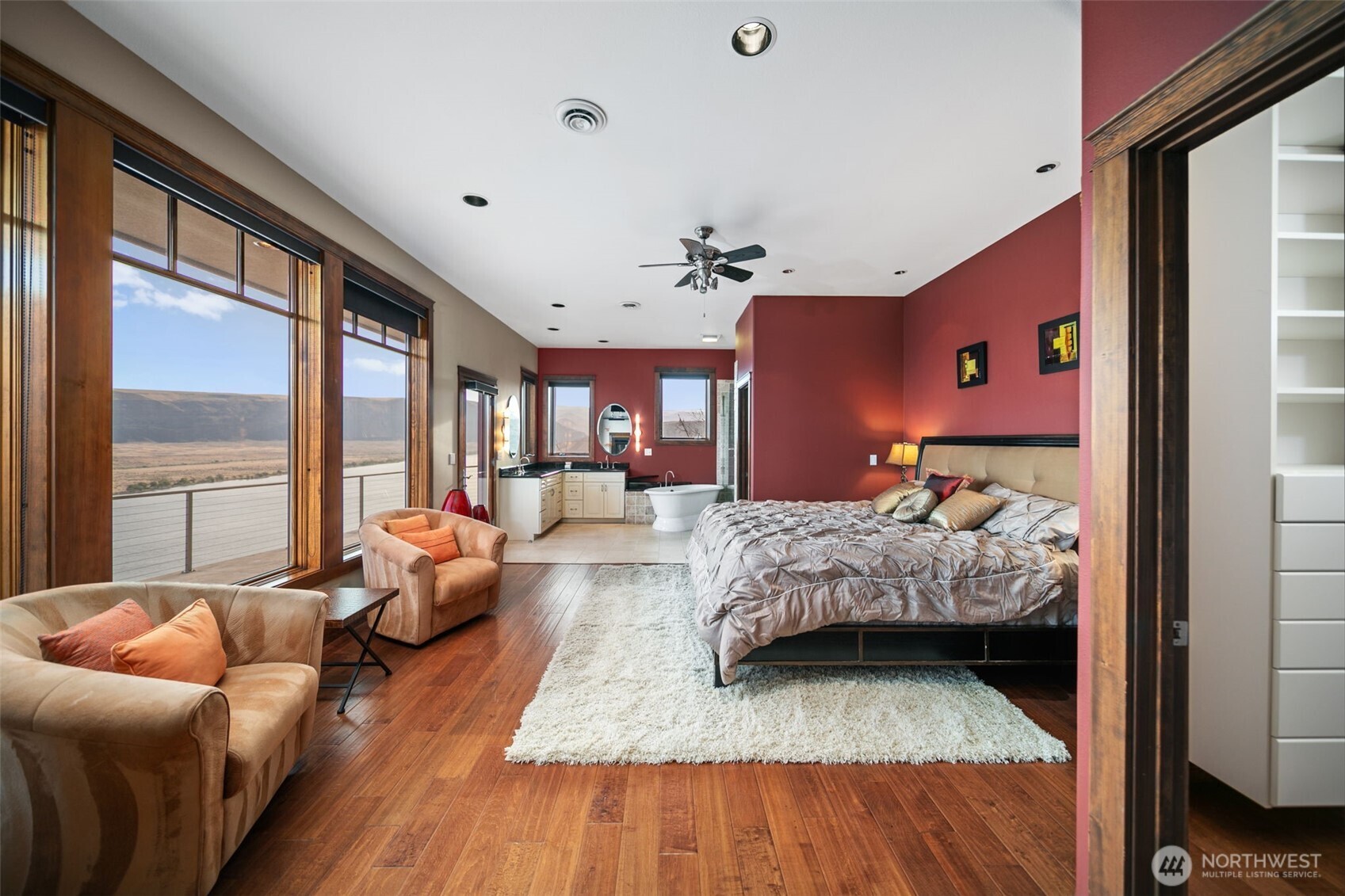 25 Mansfield Road Quincy, WA 98848 - Photo 25 of 40 a bedroom with furniture and a large window