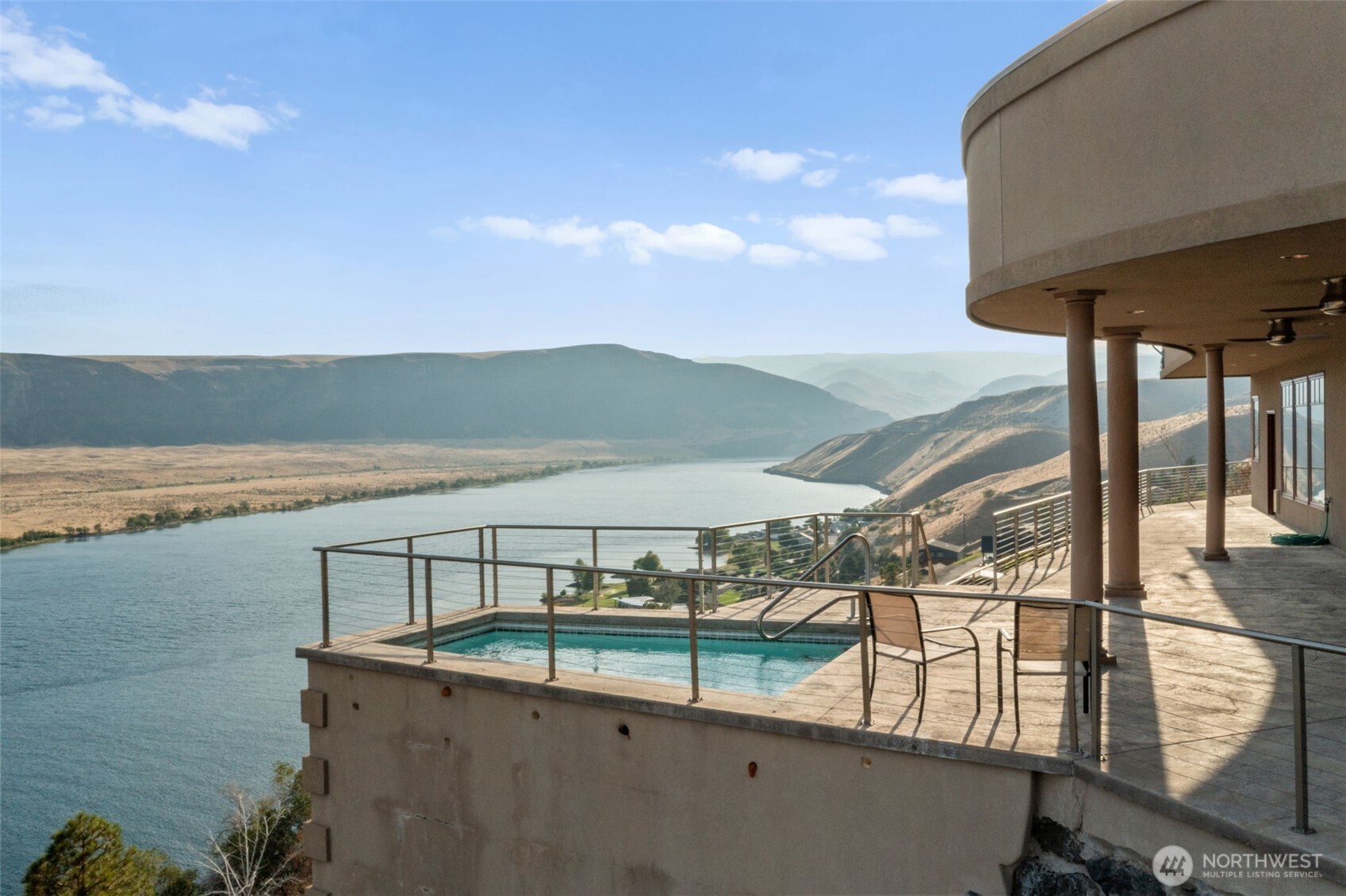 25 Mansfield Road Quincy, WA 98848 - Photo 3 of 40 a view of ocean from a balcony