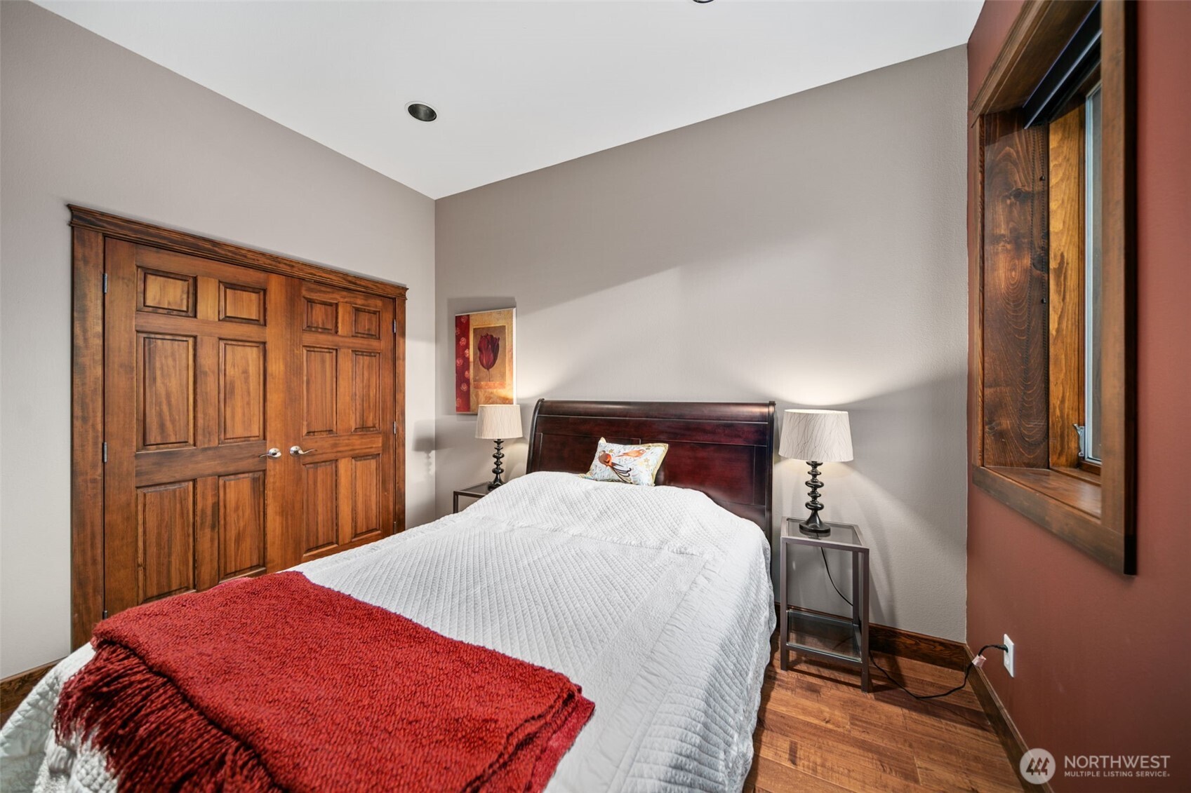 25 Mansfield Road Quincy, WA 98848 - Photo 34 of 40 a bed room with a bed and a window