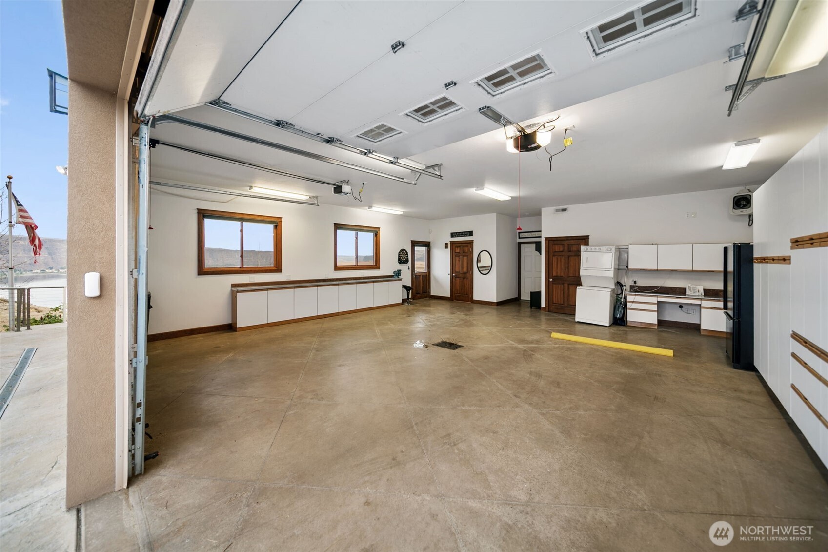 25 Mansfield Road Quincy, WA 98848 - Photo 39 of 40 a view of a livingroom with furniture and a ceiling fan