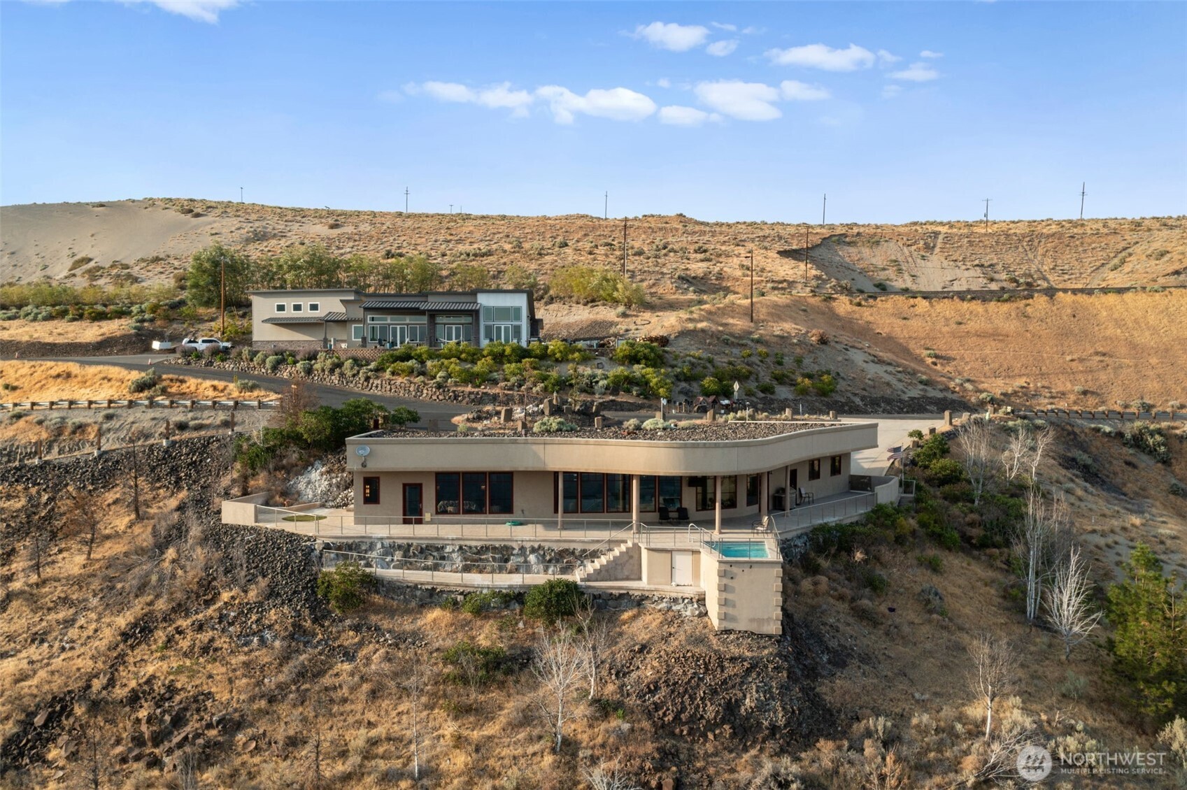 25 Mansfield Road Quincy, WA 98848 - Photo 4 of 40 a view of a big yard in front of the house