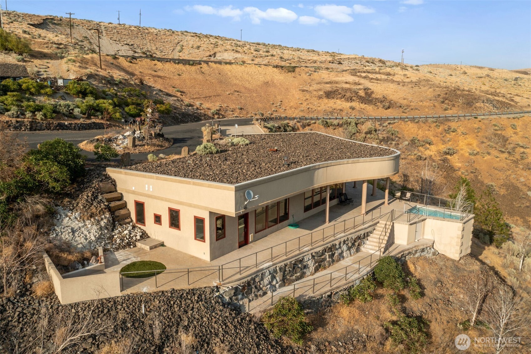 25 Mansfield Road Quincy, WA 98848 - Photo 5 of 40 a view of a house with a mountain