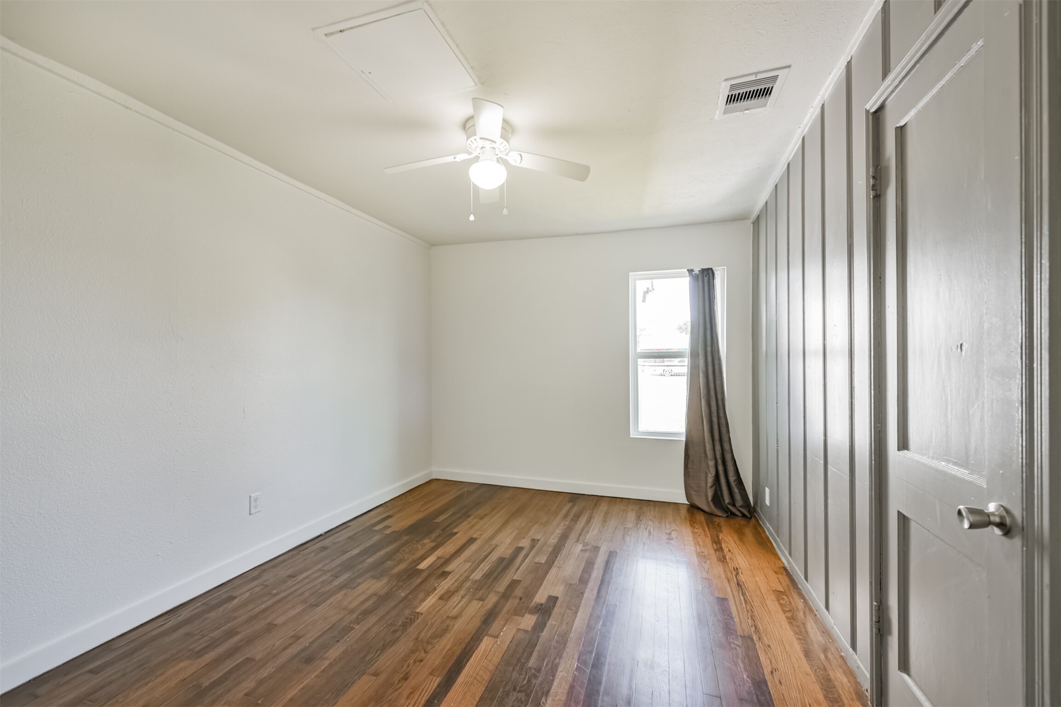 7546 Greendowns Street Houston, TX 77087 - Photo 19 of 33 wooden floor in an empty room with a window