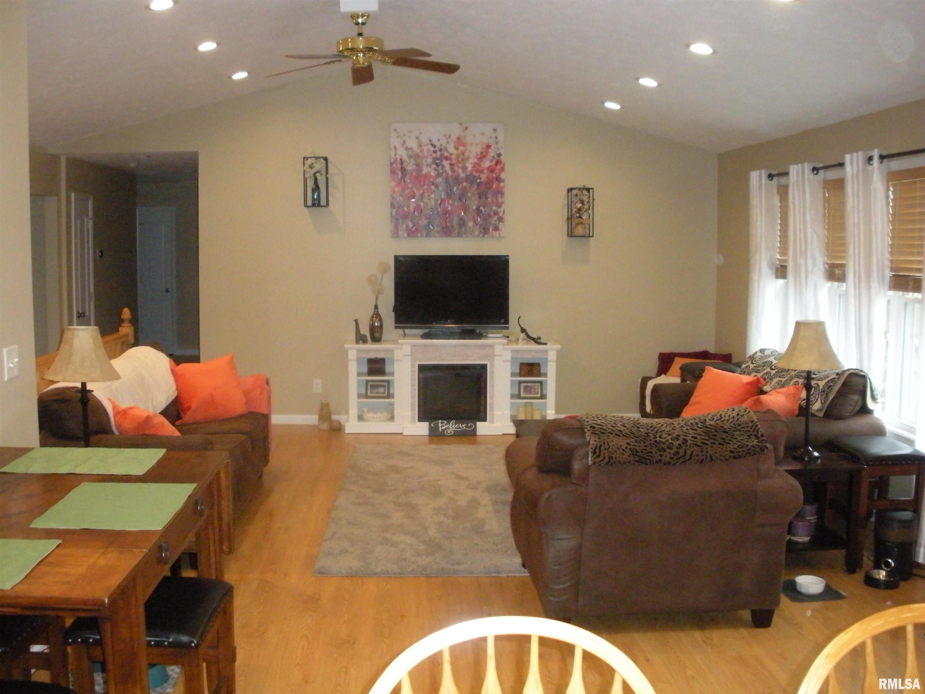 138 Oakview Road Carbondale, IL 62901 - Photo 11 of 36