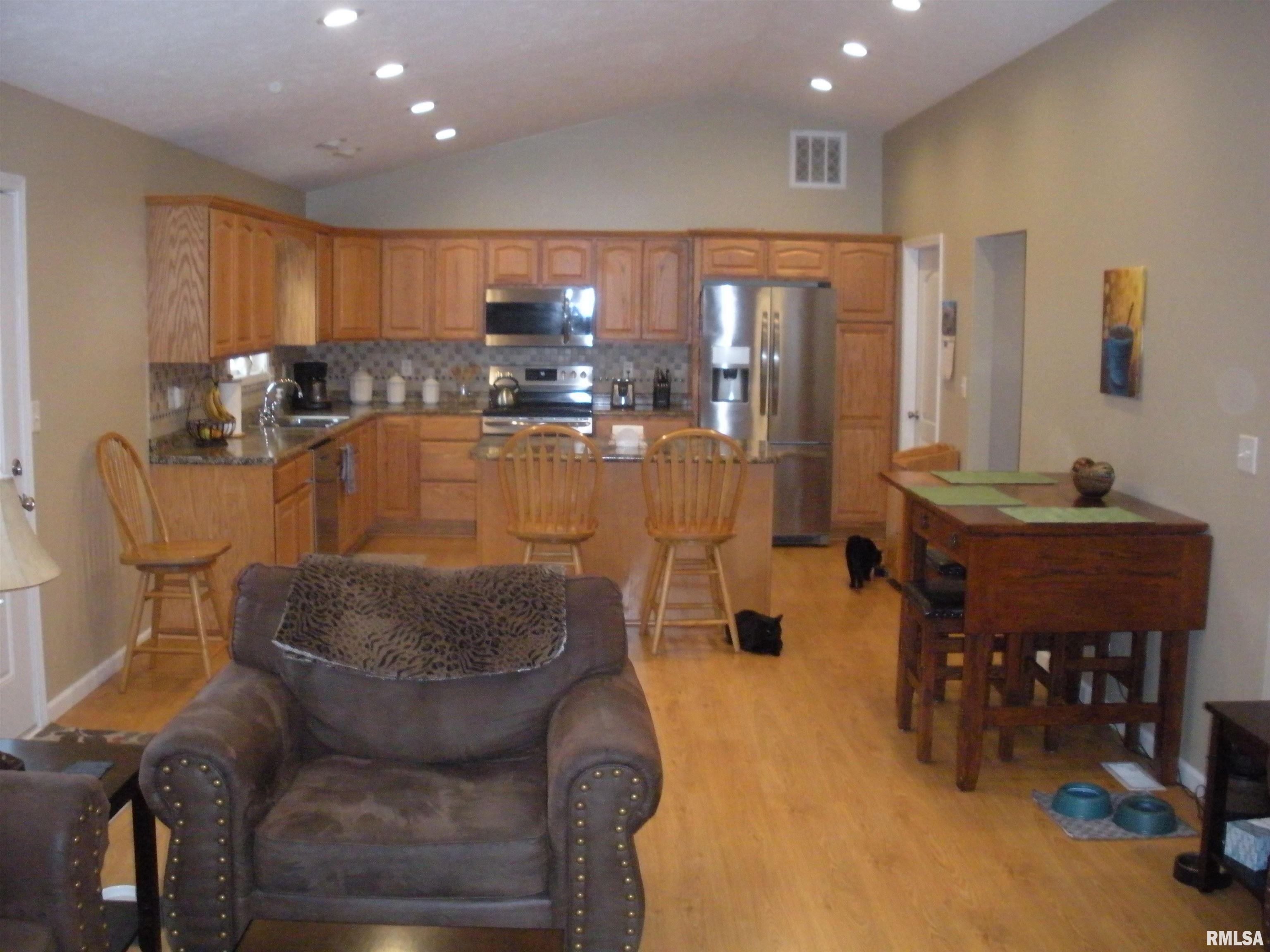 138 Oakview Road Carbondale, IL 62901 - Photo 5 of 36