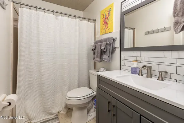 $339,500 | 9218 Lakeside Drive, Olive Branch, MS 38654