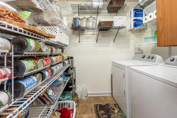 $339,500 | 9218 Lakeside Drive, Olive Branch, MS 38654