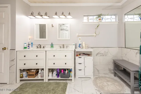 $339,500 | 9218 Lakeside Drive, Olive Branch, MS 38654