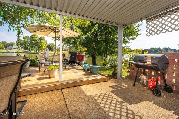 $339,500 | 9218 Lakeside Drive, Olive Branch, MS 38654