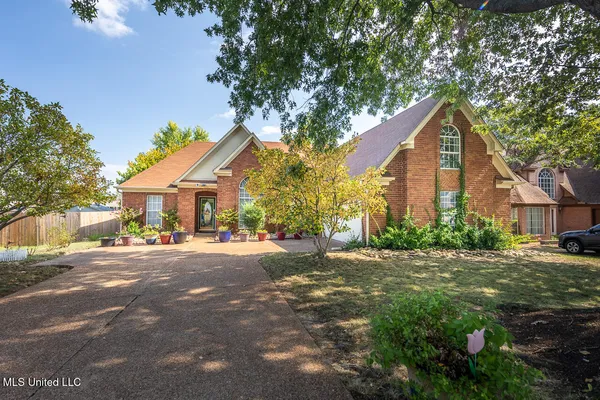 $339,500 | 9218 Lakeside Drive, Olive Branch, MS 38654