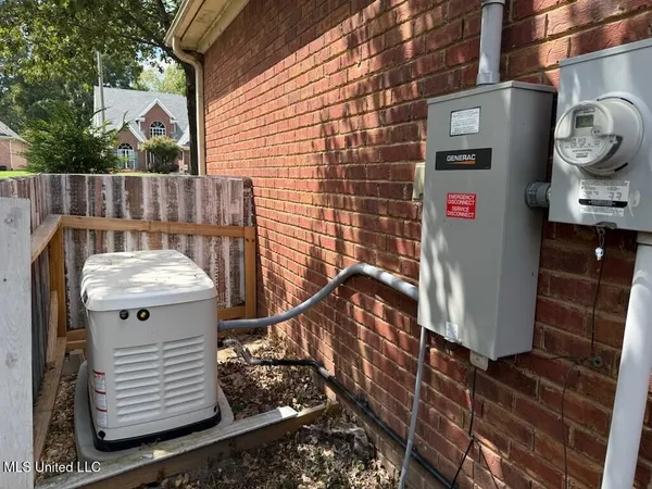 $339,500 | 9218 Lakeside Drive, Olive Branch, MS 38654