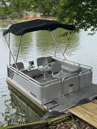 $339,500 | 9218 Lakeside Drive, Olive Branch, MS 38654