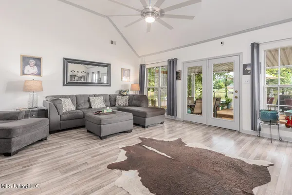 $339,500 | 9218 Lakeside Drive, Olive Branch, MS 38654