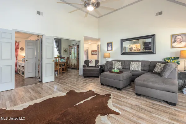 $339,500 | 9218 Lakeside Drive, Olive Branch, MS 38654