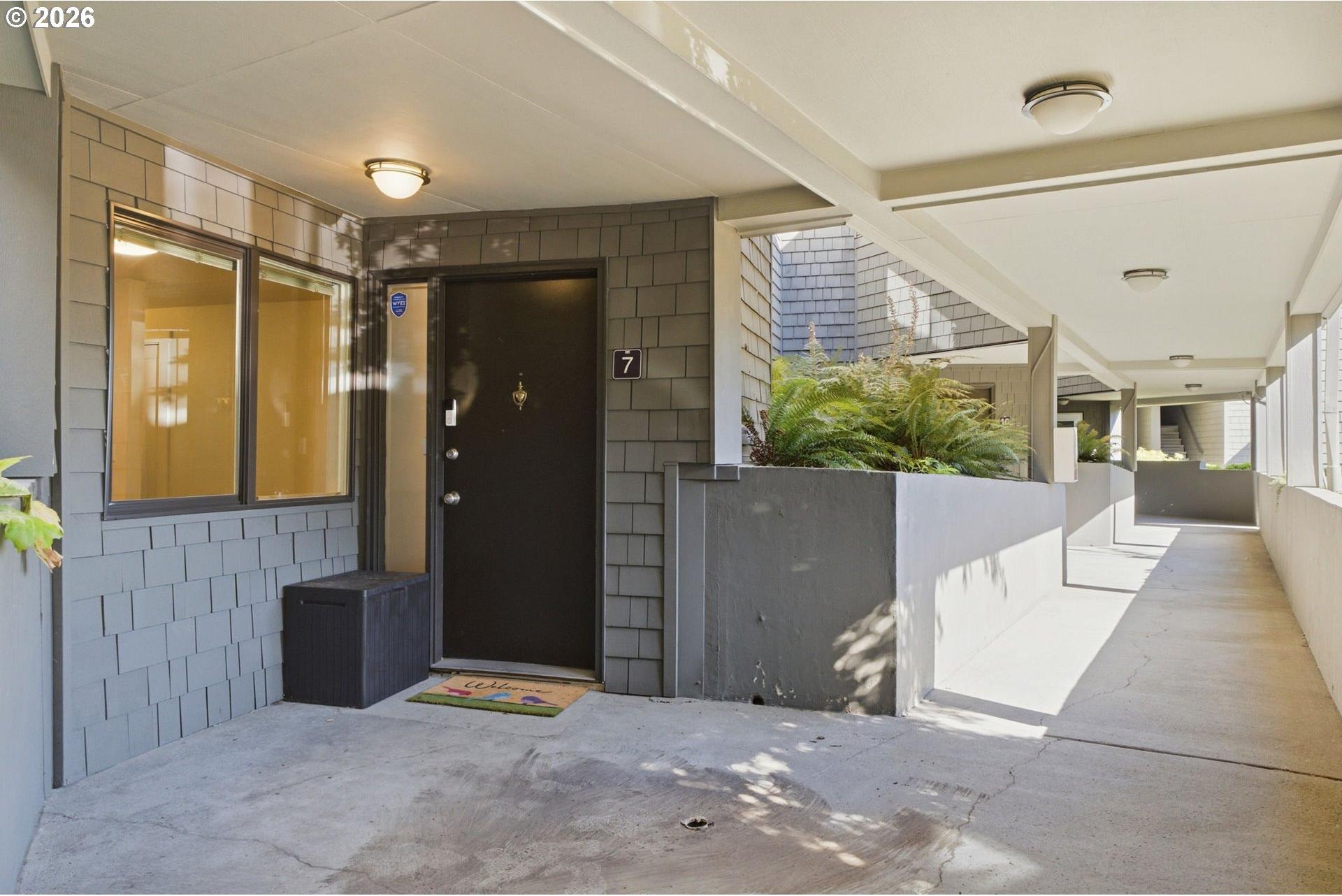 5630 South Riverside Lane, Unit 7 Portland, OR 97239 - Photo 2 of 40 Gallery Image 2