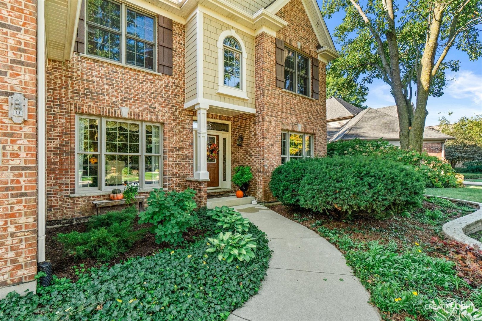 611 Pine Street Sugar Grove, IL 60554 - Photo 4 of 61 a house view with a garden space