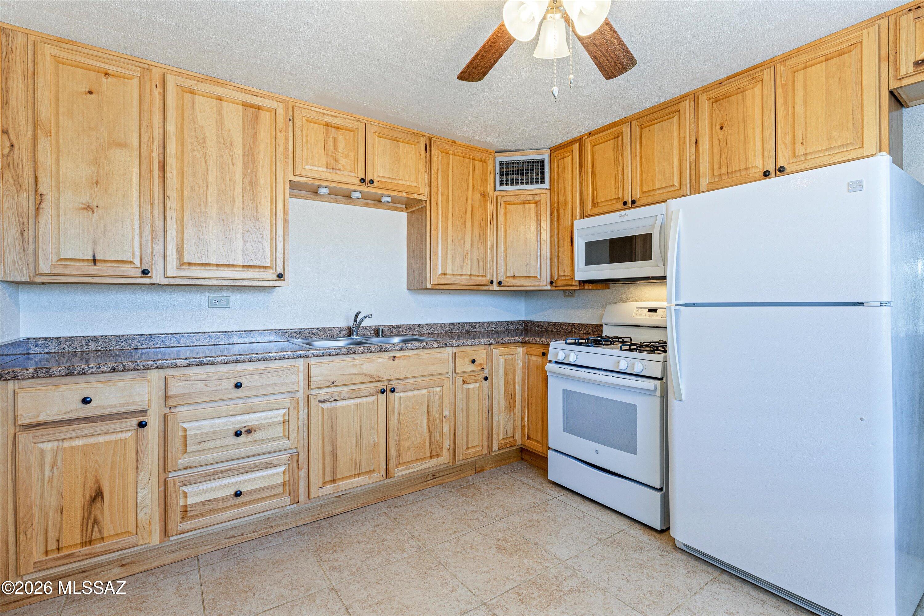 715 North Cody Loop Road, Unit 1 Oracle, AZ 85623 - Photo 10 of 25 10-Kitchen