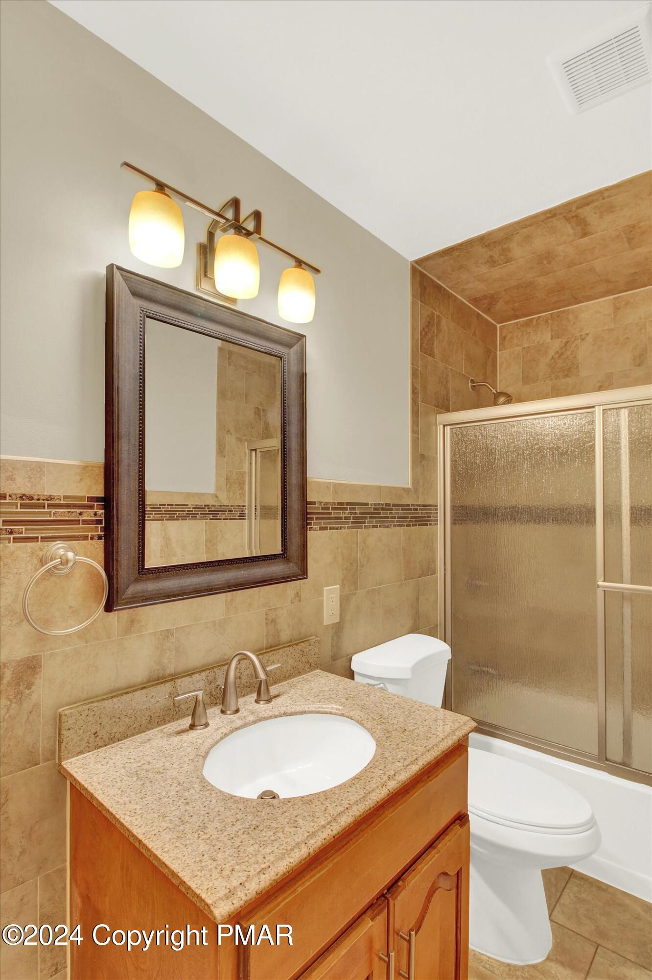 259 Reunion Ridge East Stroudsburg, PA 18301 - Photo 14 of 28 Full Bathroom