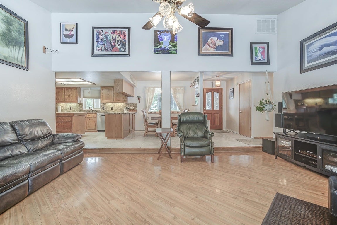 631 Skyview Road Mount Shasta, CA 96067 - Photo 3 of 50 Gallery Image 3