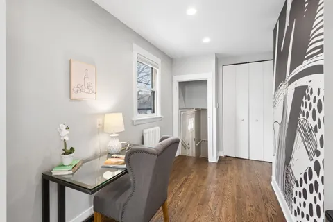 a view of entryway with a workspace