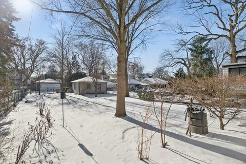 $600,000 | 2233 West Greenleaf Avenue, Chicago, IL 60645