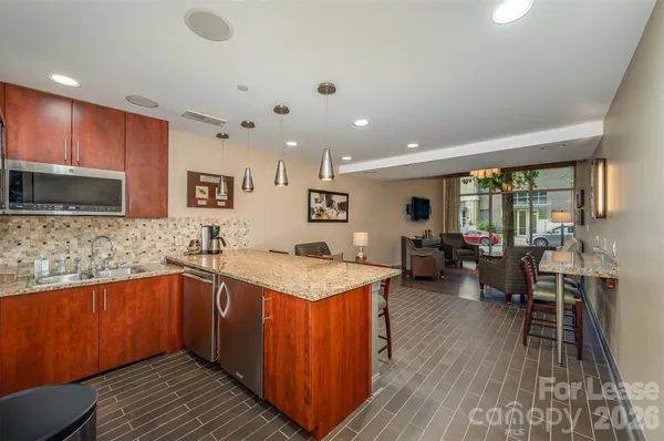 $2,795 | 701 Royal Court, Unit 911, Charlotte, NC 28202