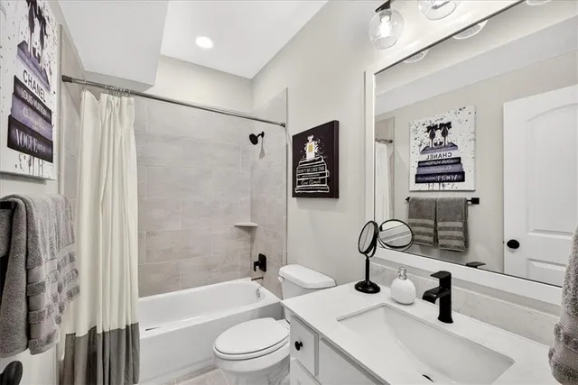 $774,900 | 7014 North Anita Avenue, Kansas City, MO 64151