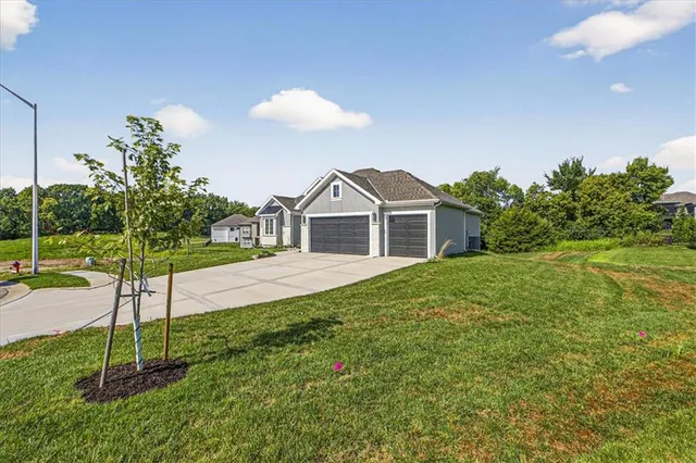 $774,900 | 7014 North Anita Avenue, Kansas City, MO 64151