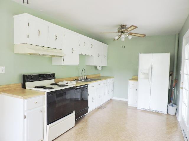956 Gratton Road Clarksville, TN 37043 - Photo 4 of 16 Upstairs kitchen.
