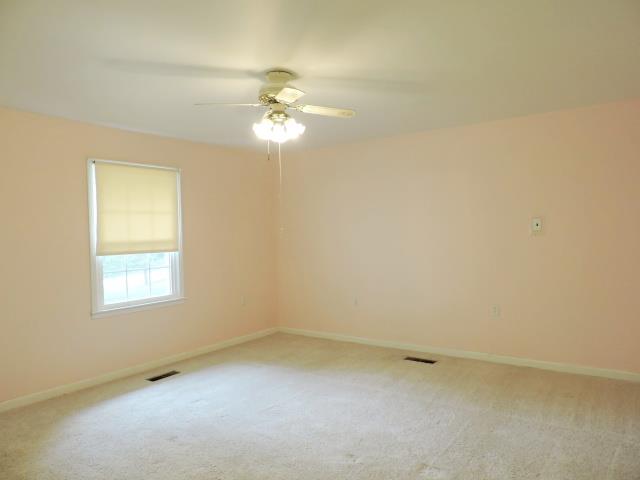 956 Gratton Road Clarksville, TN 37043 - Photo 7 of 16 Master bedroom.