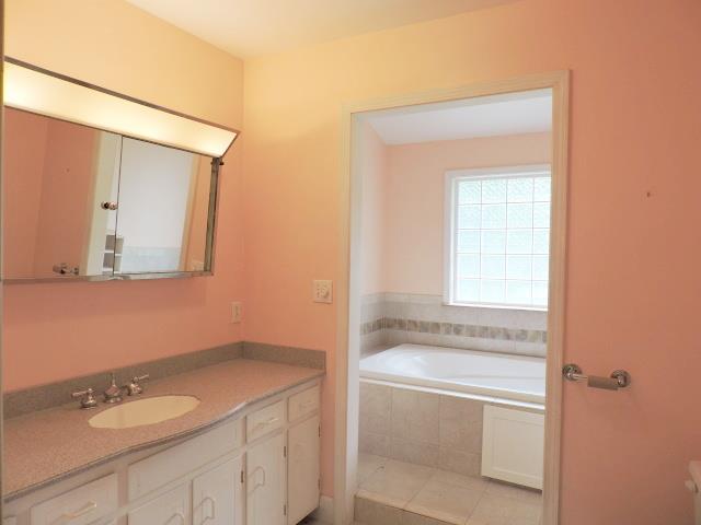 956 Gratton Road Clarksville, TN 37043 - Photo 8 of 16 Recently renovated master bath.