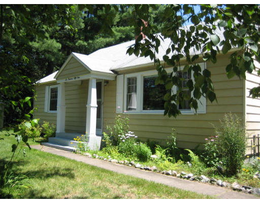 651 Holyoke Road Westfield, MA 01085 - Photo 2 of 20 Gallery Image 2