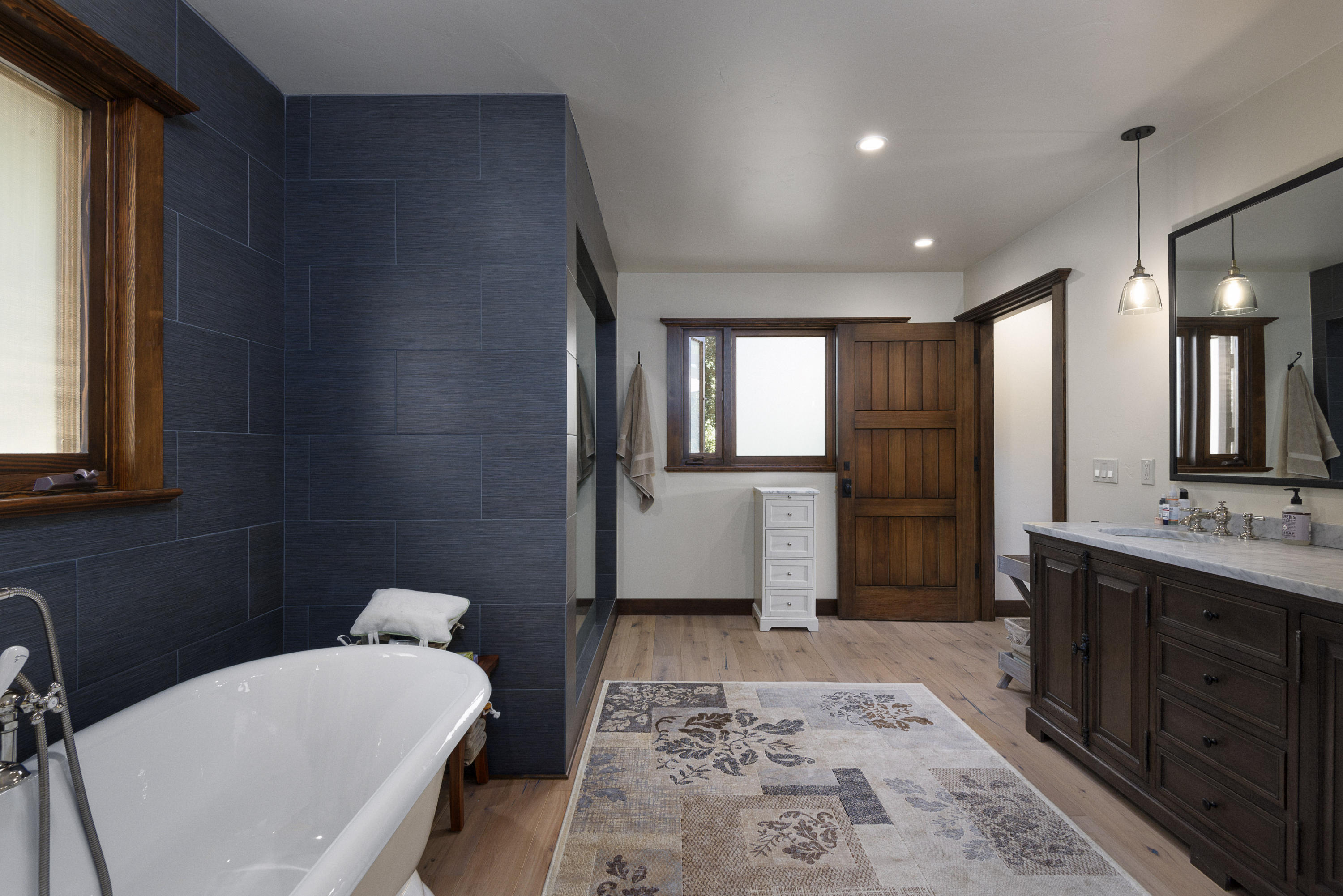 650 Stoddard Lane Montecito, CA 93108 - Photo 11 of 33 MasterBathRoom