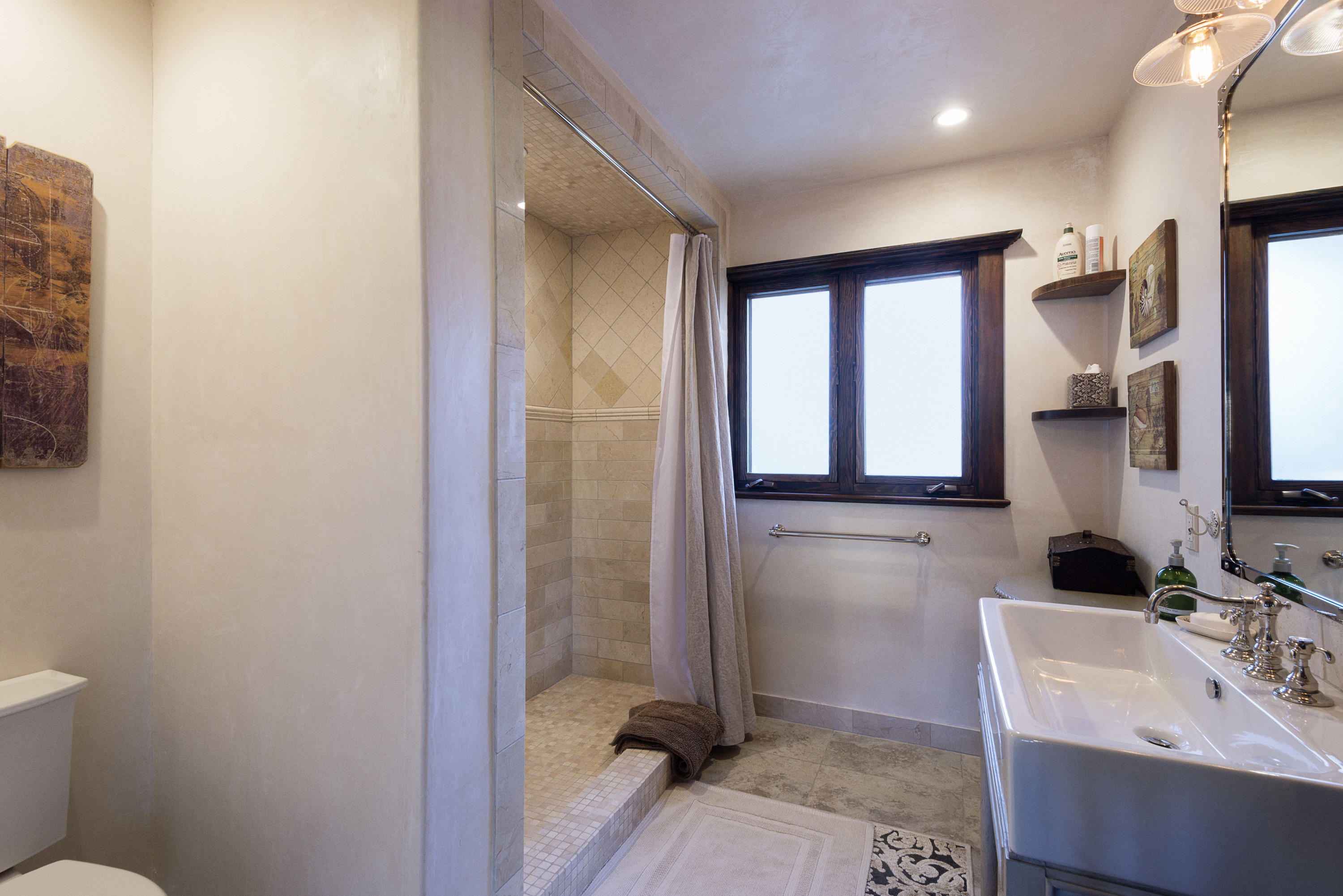 650 Stoddard Lane Montecito, CA 93108 - Photo 14 of 33 Bedroom_3_bathroom