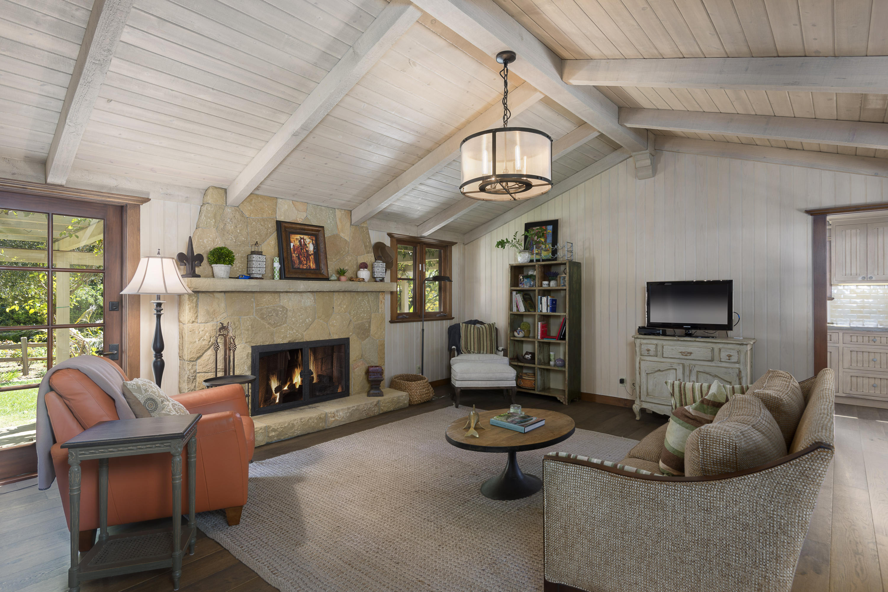 650 Stoddard Lane Montecito, CA 93108 - Photo 25 of 33 Guest_house_LivingRoom2