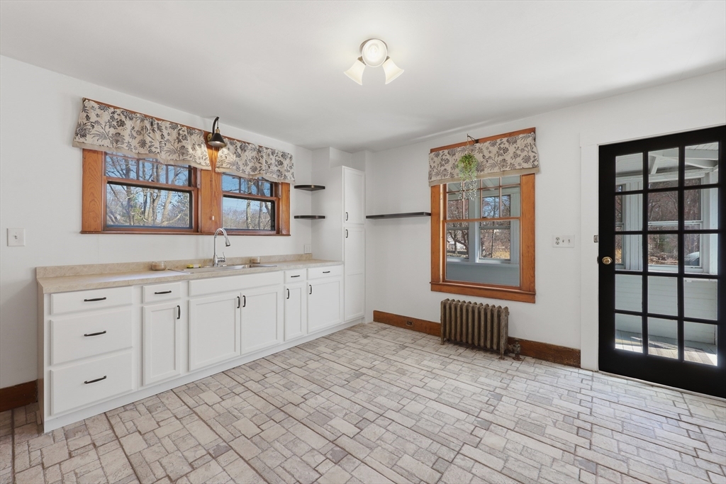 3 Ferry Road Salisbury, MA 01952 - Photo 13 of 35 a spacious bathroom with a double vanity sink a mirror and a bathtub