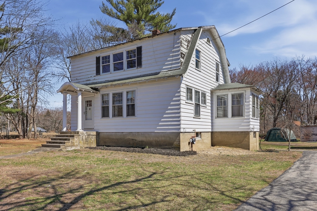 3 Ferry Road Salisbury, MA 01952 - Photo 2 of 35 a front view of a house with a yard