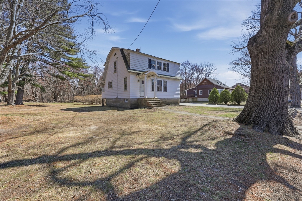 3 Ferry Road Salisbury, MA 01952 - Photo 31 of 35 a pathway of a house with a yard