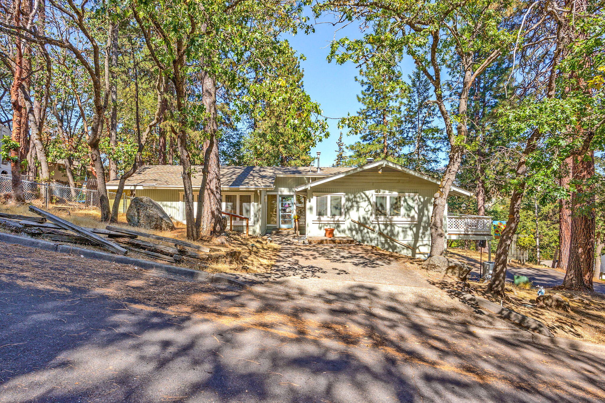 839 Roca Street Ashland, OR 97520 - Photo 1 of 45 Front