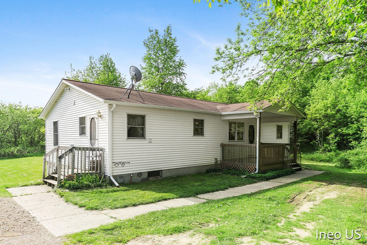 8481 South Clark Road Nashville, MI 49073 - Photo 2 of 25 IMG_8482