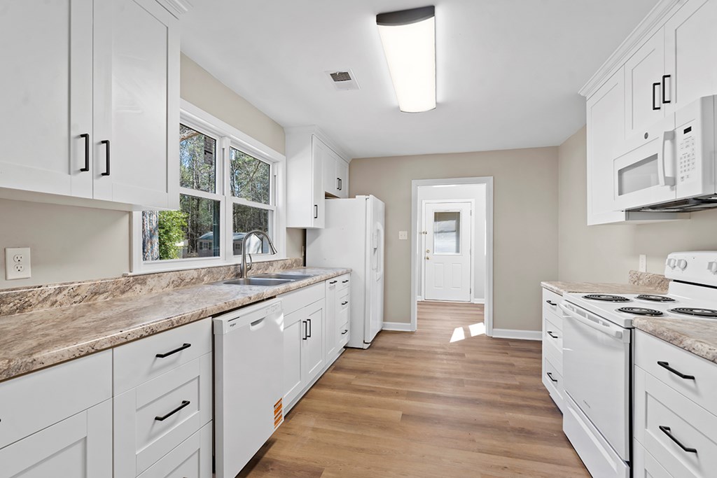 1002 Bucklevel Road Greenwood, SC 29649 - Photo 6 of 17 Gallery Image 6