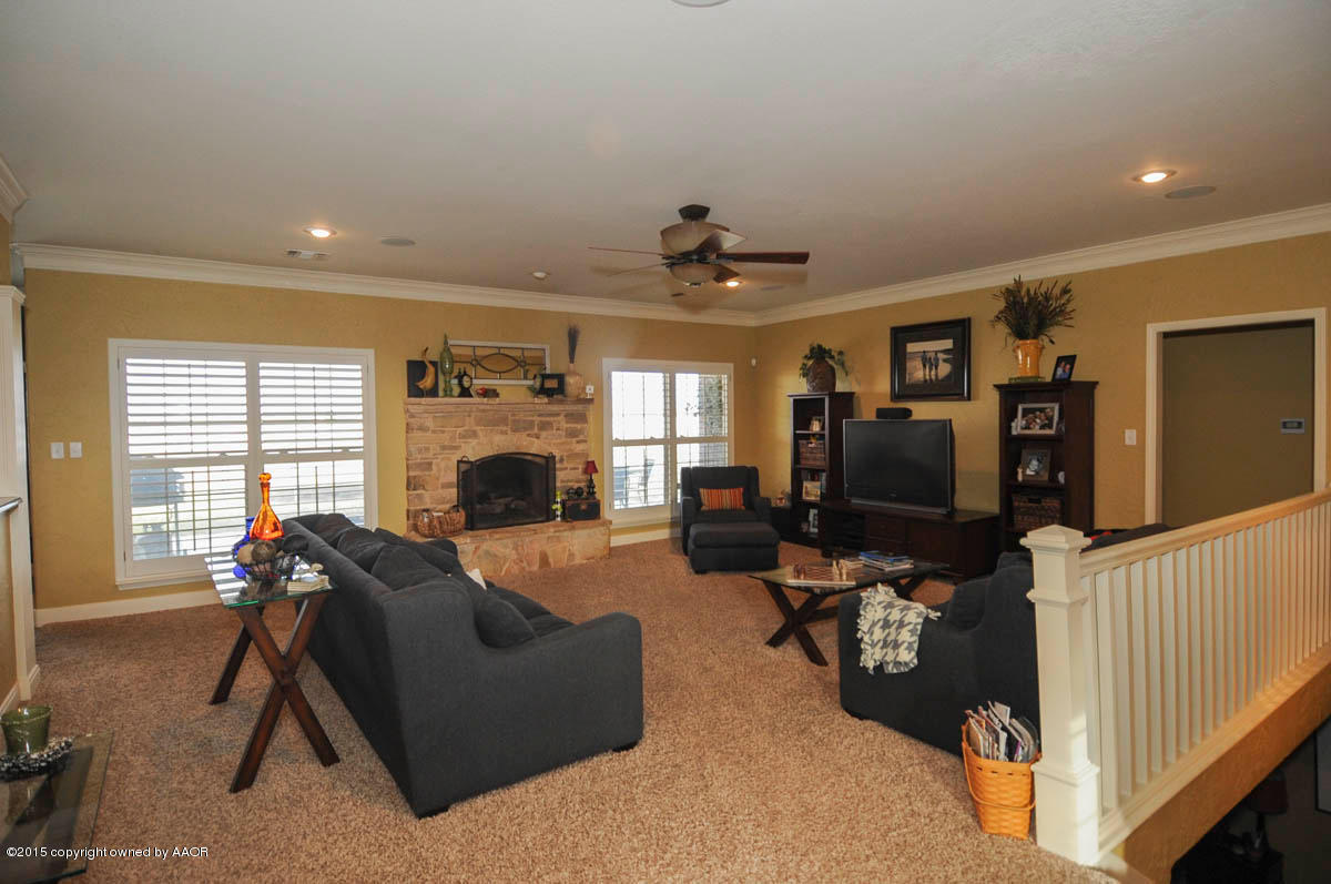 9310 Rj Drive Amarillo, TX 79119 - Photo 11 of 70 LIVING VIEW 2