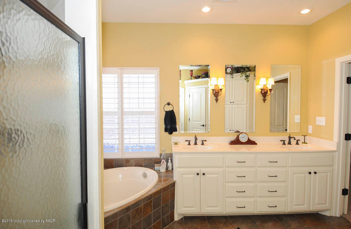 9310 Rj Drive Amarillo, TX 79119 - Photo 28 of 70 MASTER BATH VIEW 1