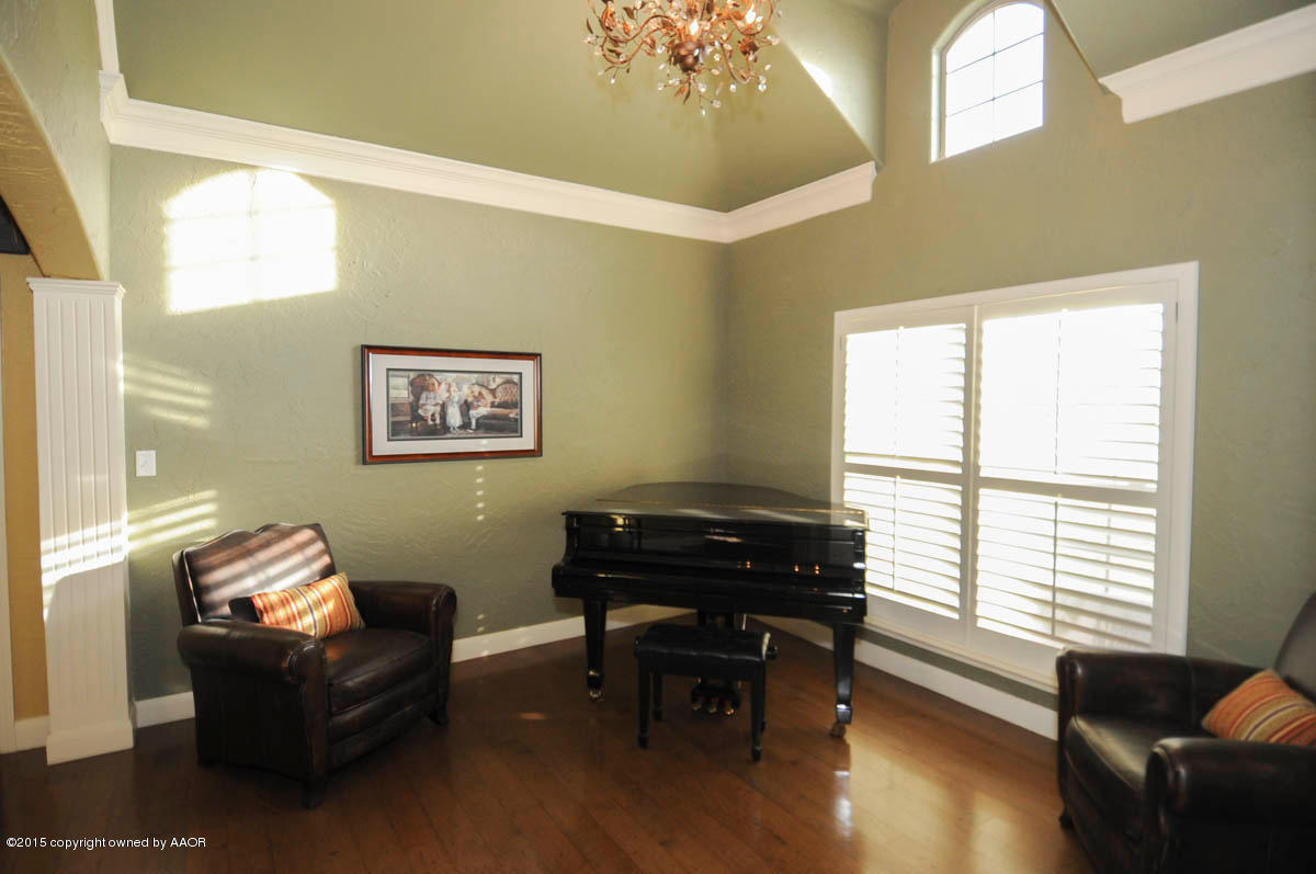 9310 Rj Drive Amarillo, TX 79119 - Photo 8 of 70 FRONT SITTING ROOM VIEW 1