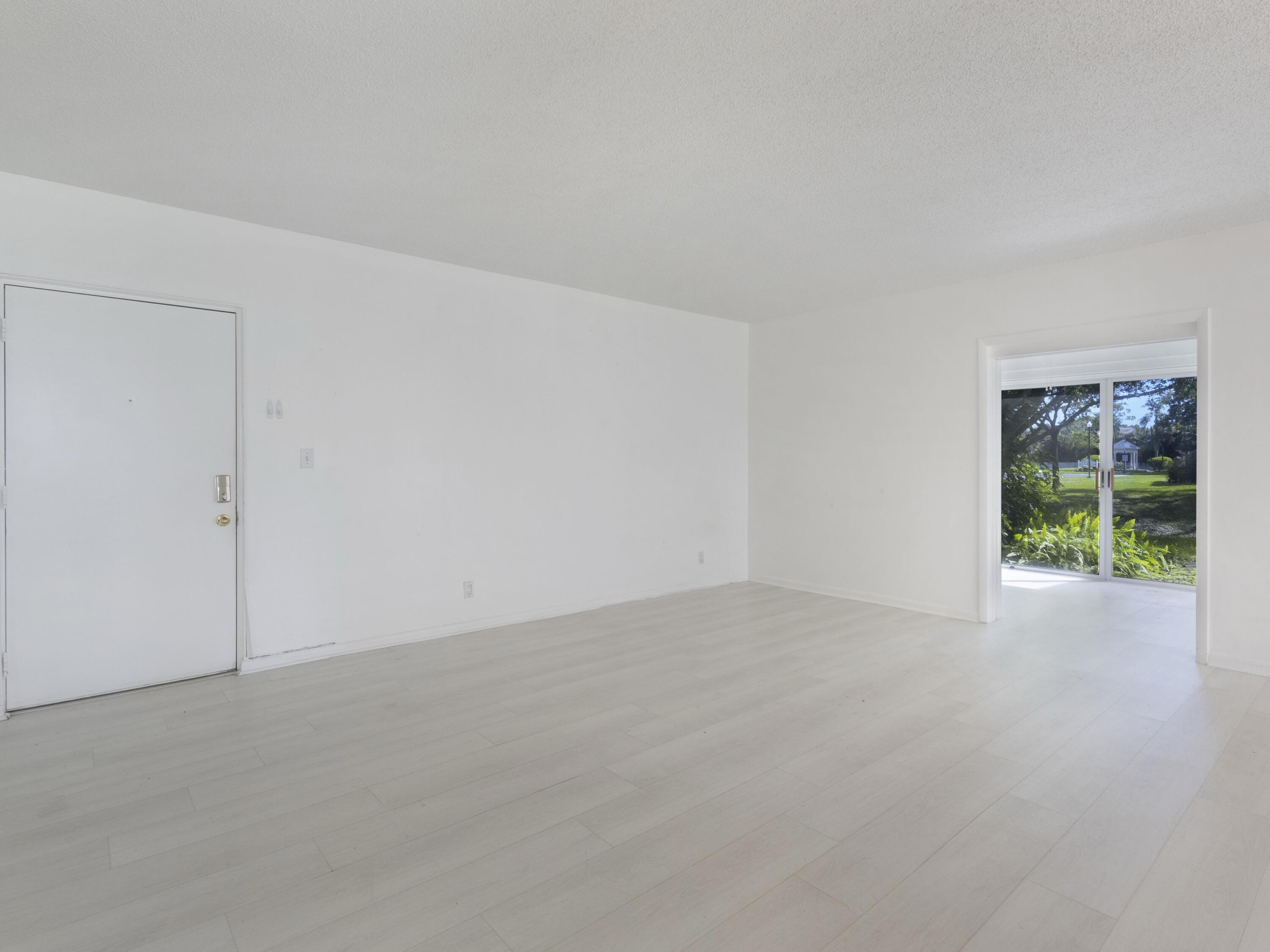 6245 Old Court Road, Unit 102 Boca Raton, FL 33433 - Photo 2 of 39 Living 2